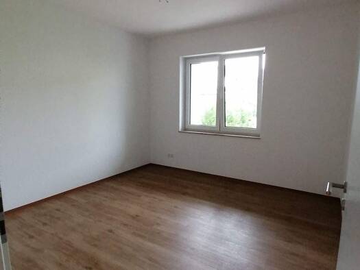 Wohnung zur Miete 968 € 3 Zimmer 86 m² frei ab sofort Oberlinder Straße 10 Sonneberg 96515
