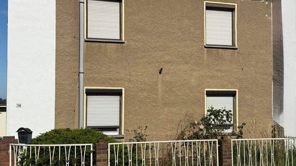 Doppelhaushälfte zum Kauf 69.000 € 6 Zimmer 127 m² 853 m² Grundstück frei ab sofort Prösen Röderland 04932