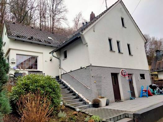 Einfamilienhaus zum Kauf 335.000 € 6 Zimmer 140 m² 313 m² Grundstück frei ab 01.10.2026 Wiesenstraße 17 a Gummersbach Gummersbach 51643
