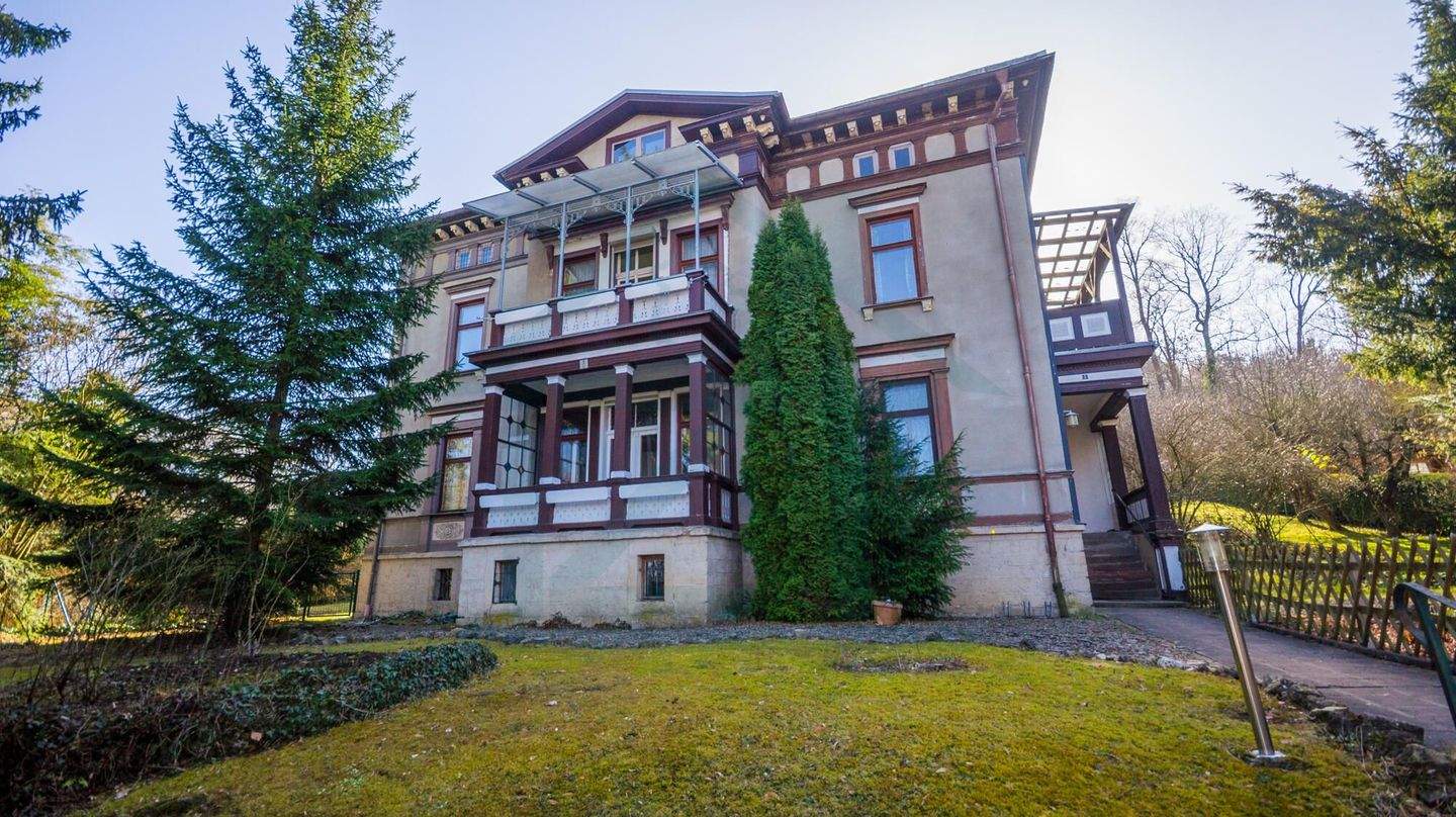 Immobilie in Arnstadt - Art-Deco-Stadtvilla für drei Familien in beliebter Wohnlage von Arnstadt - Bild 0