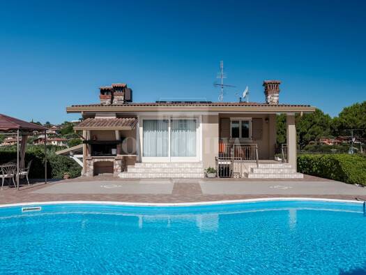 Haus zum Kauf 1.150.000 € 7 Zimmer 185 m² 330 m² Grundstück Via Panoramica, 3 Soiano del Lago 25080