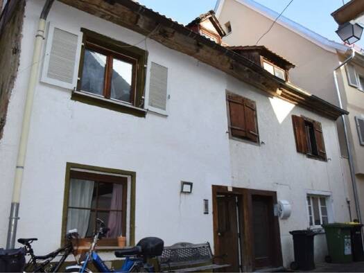 Einfamilienhaus zum Kauf 210.000 € 8 Zimmer 179 m² 153 m² Grundstück Staufen Staufen im Breisgau 79219