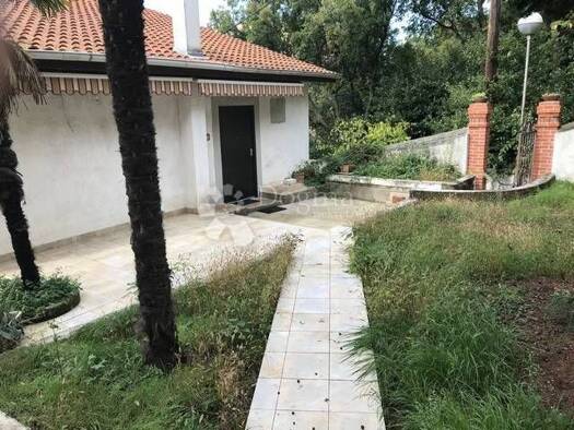 Haus zum Kauf 540.000 € 6 Zimmer 304 m² Bulevard, Rijeka Rijeka