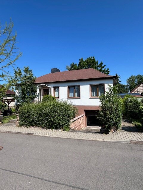 Bungalow zum Kauf 270.000 € 6 Zimmer 169 m²<br/>Wohnfläche 705 m²<br/>Grundstück ab sofort<br/>Verfügbarkeit Naumburger Weg 5 Kölleda Kölleda 99625