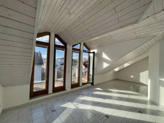 Wohnung zur Miete 925 € 4,5 Zimmer 84 m² Geschoss -1/3 frei ab 15.09.2026 Hohbuch Reutlingen 72762
