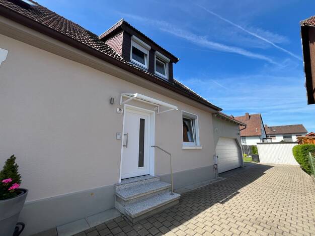 Wohnung zur Miete 750 € 4 Zimmer 86 m² Frohnlach Ebersdorf b.Coburg 96237