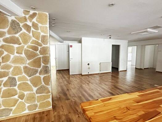 Büro zur Miete 3.900 € 13 Zimmer 280 m² Bürofläche Wien 1140