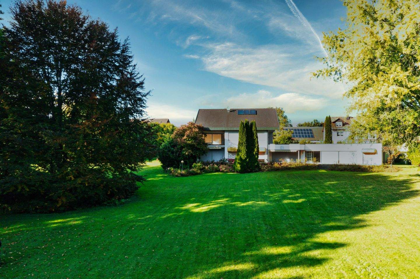 Immobilie in Petersdorf - TRAUMHAFTES GRUNDSTÜCK MIT UNTERNEHMERVILLA & Vorbescheid für zwei weitere Einfamilienhäuser - Bild 2