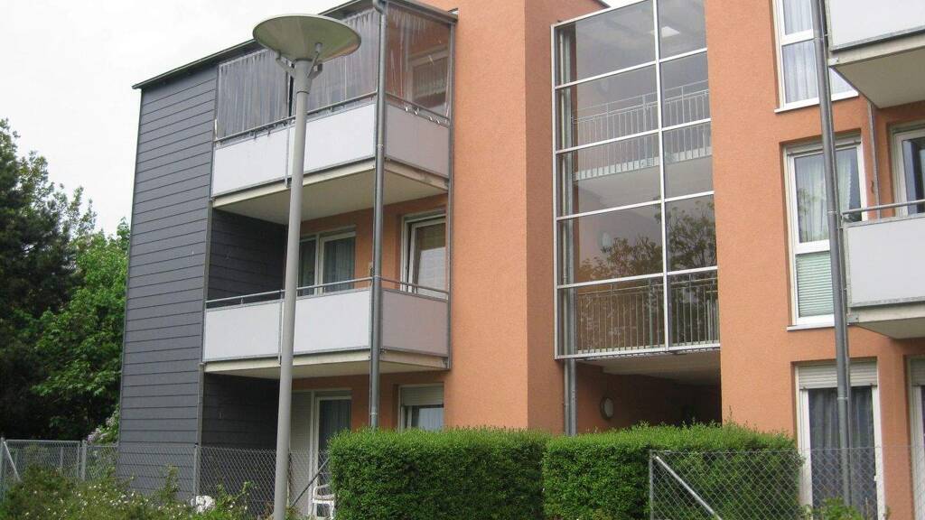 Wohnung zur Miete nur mit Wohnberechtigungsschein 427 € 3 Zimmer 64,2 m² 2. Geschoss Ketschendorfer Str. 70 d Coburg 96450