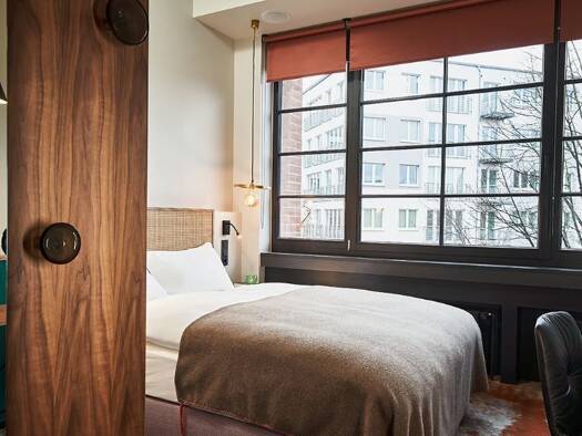 Wohnung zur Miete 4.150 € 2 Zimmer 38 m² 1. Geschoss Winterhude Hamburg 22301