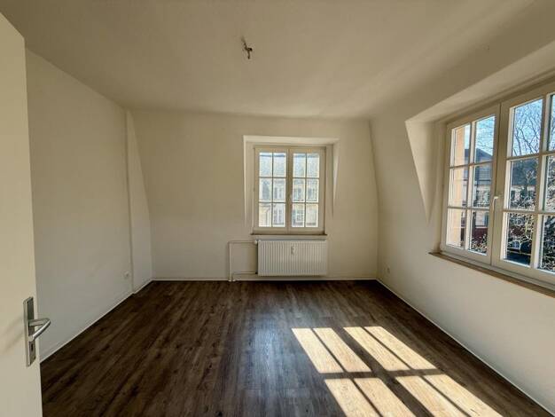Wohnung zum Kauf provisionsfrei 111.000 € 3 Zimmer 66,5 m² Dachgeschoss, 2. Geschoss Rosenbergstraße 7 Hüttenheim Duisburg 47259