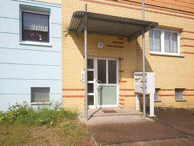 Wohnung zur Miete 350 € 3 Zimmer 70,1 m² 2. Geschoss frei ab sofort August-Bebel-Straße 2 Lutherstadt Eisleben Eisleben 06295