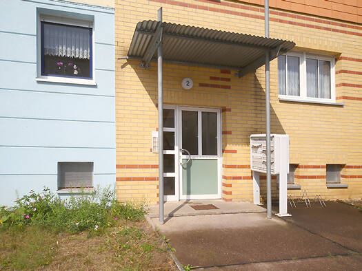 Wohnung zur Miete 350 € 3 Zimmer 70,1 m² 2. Geschoss frei ab sofort August-Bebel-Straße 2 Lutherstadt Eisleben Eisleben 06295