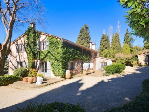 Einfamilienhaus zum Kauf 1.990.000 € 9 Zimmer 420 m² 21.600 m² Grundstück GRASSE 06130