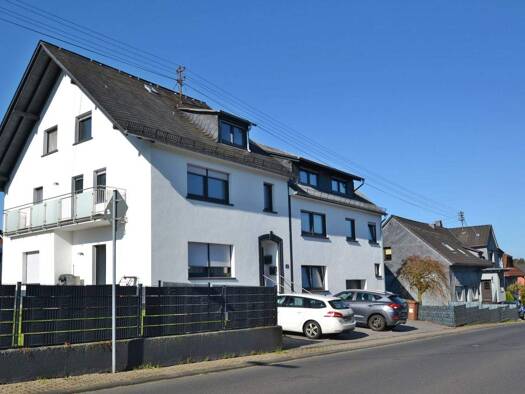 Mehrfamilienhaus zum Kauf als Kapitalanlage geeignet 658.000 € 510 m² 700 m² Grundstück Freirachdorf 56244