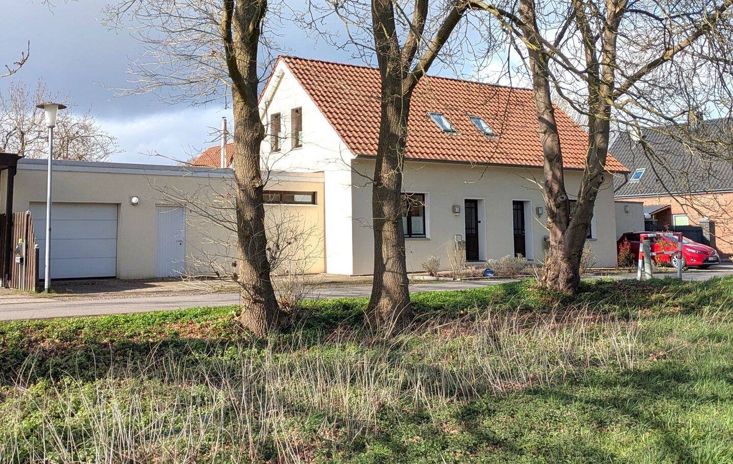 Immobilie in Oldenburg - Großzügiges WOHNEN auf 190 qm plus 50 qm Einliegerwohnung ! - Bild 1