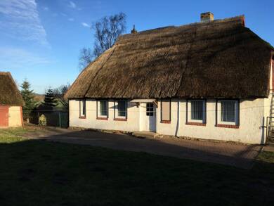 Bauernhaus zum Kauf 295.000 € 4 Zimmer 110 m² 3.319 m² Grundstück frei ab sofort Karow 12 Karow Bergen auf Rügen 18528