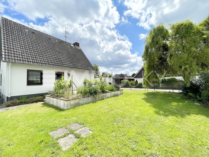 Einfamilienhaus zum Kauf 299.000 € 6 Zimmer 97 m²<br/>Wohnfläche 626 m²<br/>Grundstück Henstedt Ulzburg 24558