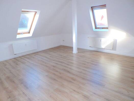 Wohnung zur Miete 290 € 2 Zimmer 50 m² 2. Geschoss frei ab sofort Leubnitz Werdau 08412