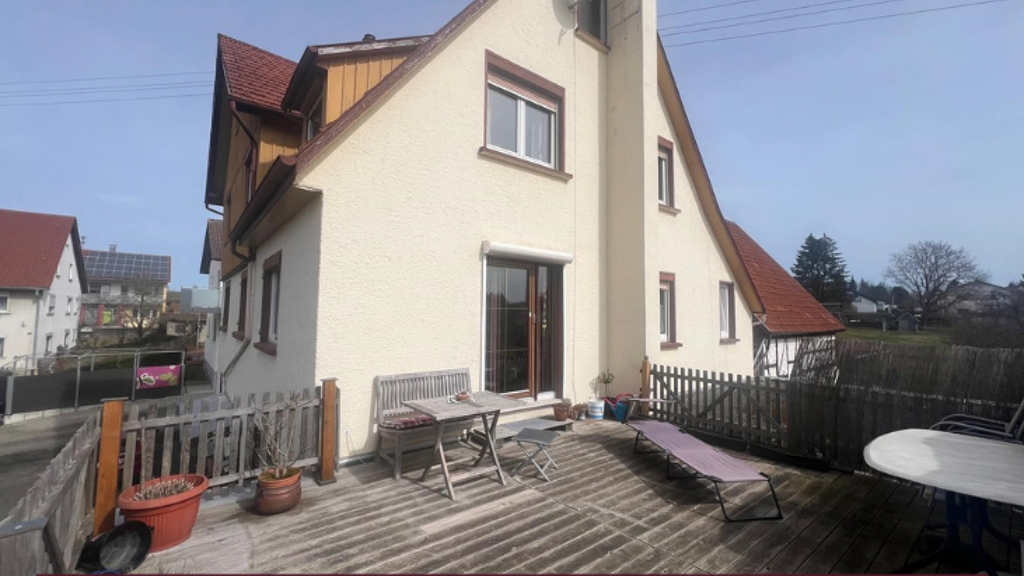 Haus zum Kauf 325.000 € 9 Zimmer 228 m² 621 m² Grundstück Dörnergasse 6 Hengen Bad Urach 72574