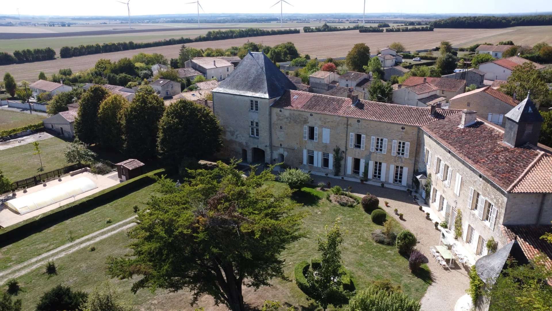 Schloss zum Kauf provisionsfrei 1.688.000 € 7 Zimmer 625 m²<br/>Wohnfläche 290.000 m²<br/>Grundstück Beauvoir-sur-Niort