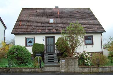 Einfamilienhaus zum Kauf 225.000 € 4 Zimmer 120 m² 600 m² Grundstück Tirschenreuth Tirschenreuth 95643