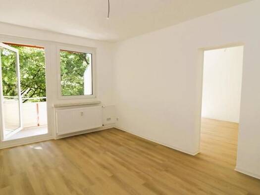 Wohnung zur Miete 312 € 2 Zimmer 48 m² 2. Geschoss frei ab sofort Altendorf Altendorf 09116