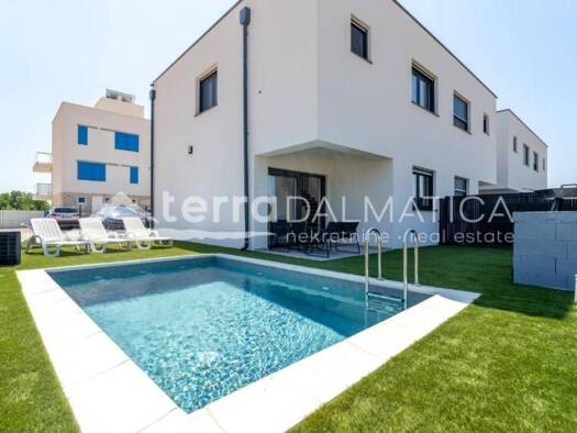 Haus zum Kauf 875.000 € 8 Zimmer 241 m² Privlaka Šibenik