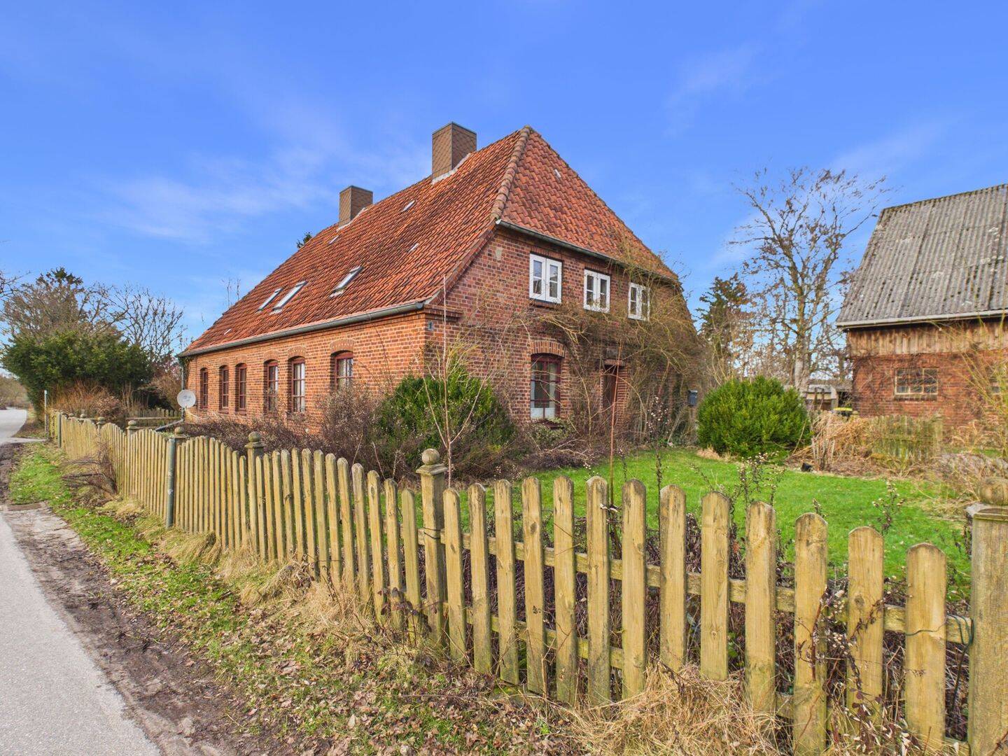 Immobilie in Lebrade - Resthof zum Kauf in 24306 Kossau | Lütt Immobilien Kiel | Provisionsfrei für Kaufende - Bild 1