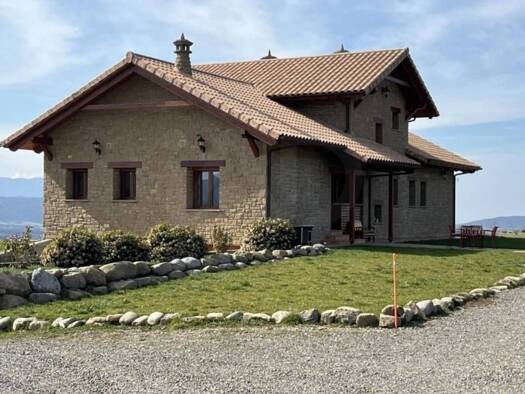 Chalet zum Kauf 1.050.000 € 3 Zimmer 234 m² 9.422 m² Grundstück Jaca 22714