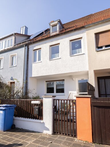 Reihenmittelhaus zum Kauf 425.000 € 5 Zimmer 111 m² 200 m² Grundstück Schoppershof Nürnberg 90409