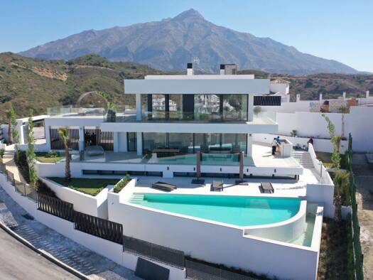 Haus zum Kauf 2.600.000 € 440 m² 831 m² Grundstück Nueva Andalucia 29660