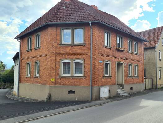 Haus zur Miete 1.300 € 9 Zimmer 210 m² 1.000 m² Grundstück frei ab 01.04.2026 Löffelstraße 26 Oberelsbach 97656