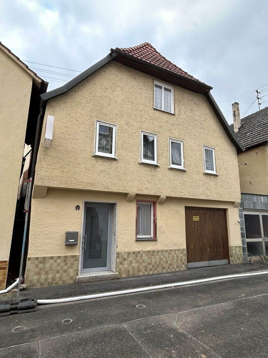 Immobilie in Karlstadt - Denkmalgeschütztes Einfamilienhaus im Zentrum von Karlstadt - Bild 0