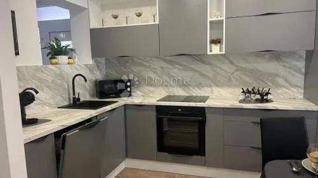 Wohnung zur Miete 900 € 3 Zimmer 57 m² 2. Geschoss Sibenik