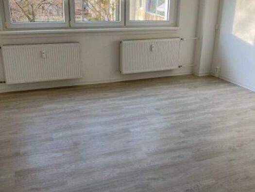 Wohnung zur Miete 269 € 2 Zimmer 46,3 m² 3. Geschoss frei ab sofort Petrosawodsker Straße 58 Oststadt Neubrandenburg 17036