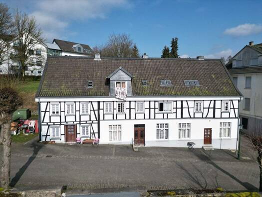 Mehrfamilienhaus zum Kauf als Kapitalanlage geeignet 259.000 € 23 Zimmer 365 m² 398 m² Grundstück Bergneustadt Bergneustadt 51702