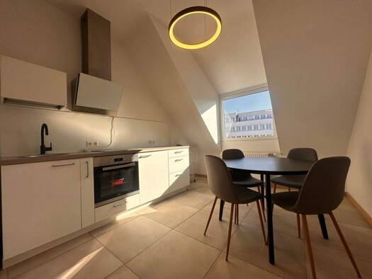 Wohnung zur Miete Wohnen auf Zeit 890 € 2 Zimmer 34,7 m² frei ab 01.04.2026 Alt-Saarbrücken Saarbrücken 66117