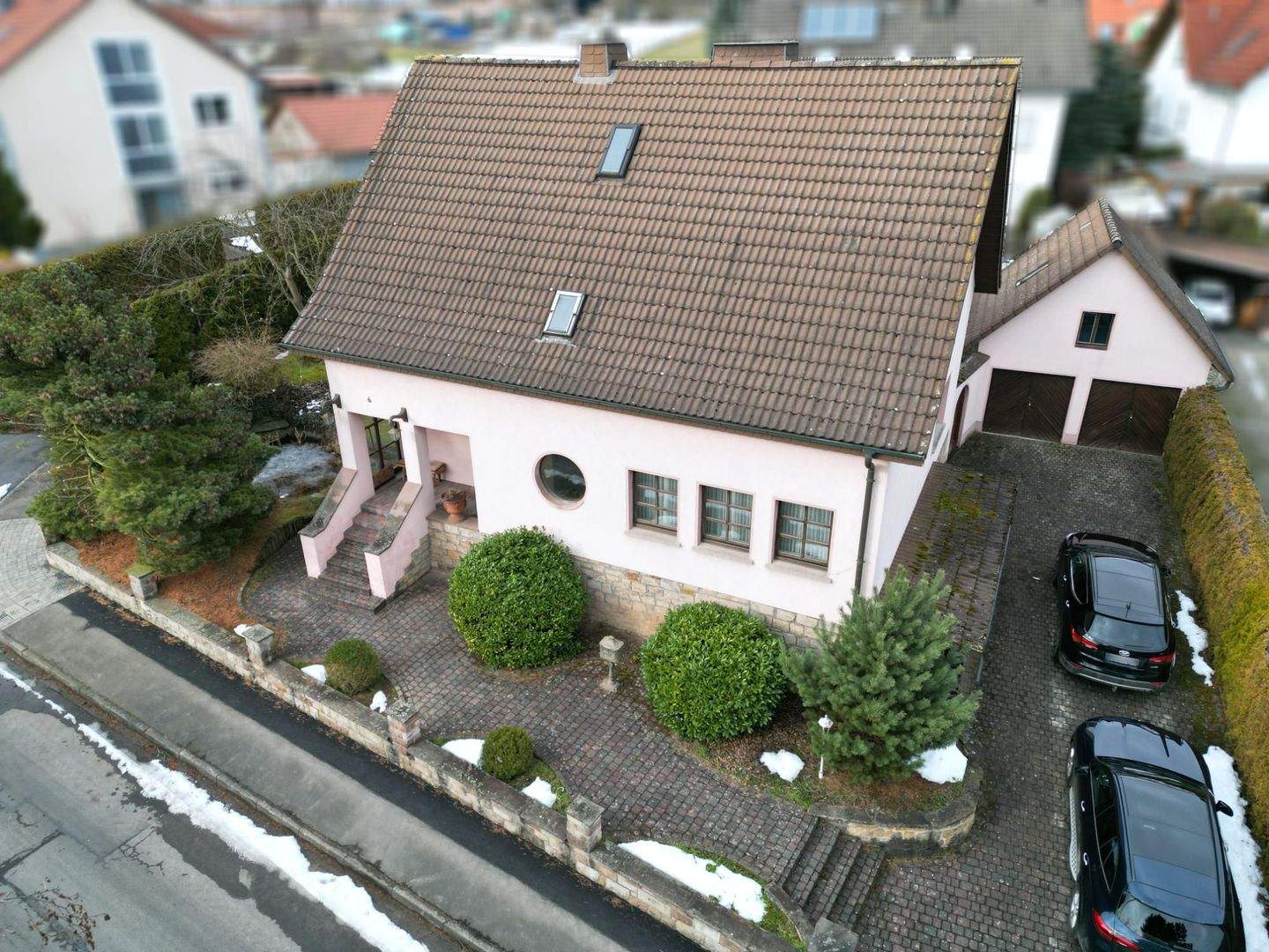 Immobilie in Petersberg - Familienfreundliches Einfamilienhaus mit Terrasse, Garten und Partykeller in Petersberg-Götzenhof - Bild 3
