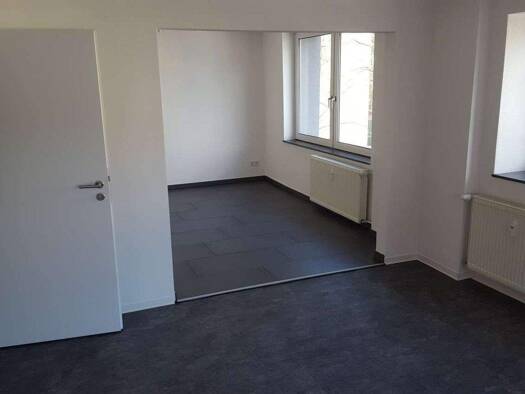 Studio zur Miete 680 € 5 Zimmer 111 m² 1. Geschoss frei ab 01.04.2026 Annaberger Straße 29 Zentrum Chemnitz 09111