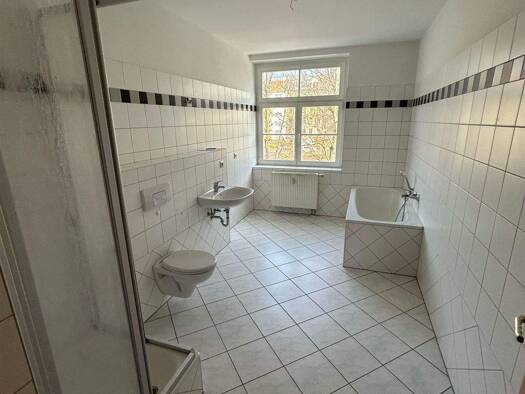 Wohnung zur Miete 621 € 4 Zimmer 107 m² 2. Geschoss frei ab 01.03.2026 Zschopauer Platz 6 Bernsdorf Chemnitz 09126