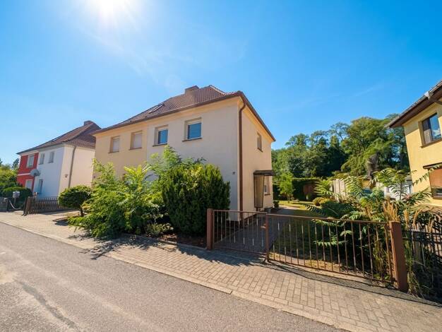 Doppelhaushälfte zum Kauf 80.000 € 4 Zimmer 68,4 m² 482 m² Grundstück Friesenstraße (Wolfen) 17 Wolfen Bitterfeld-Wolfen 06766