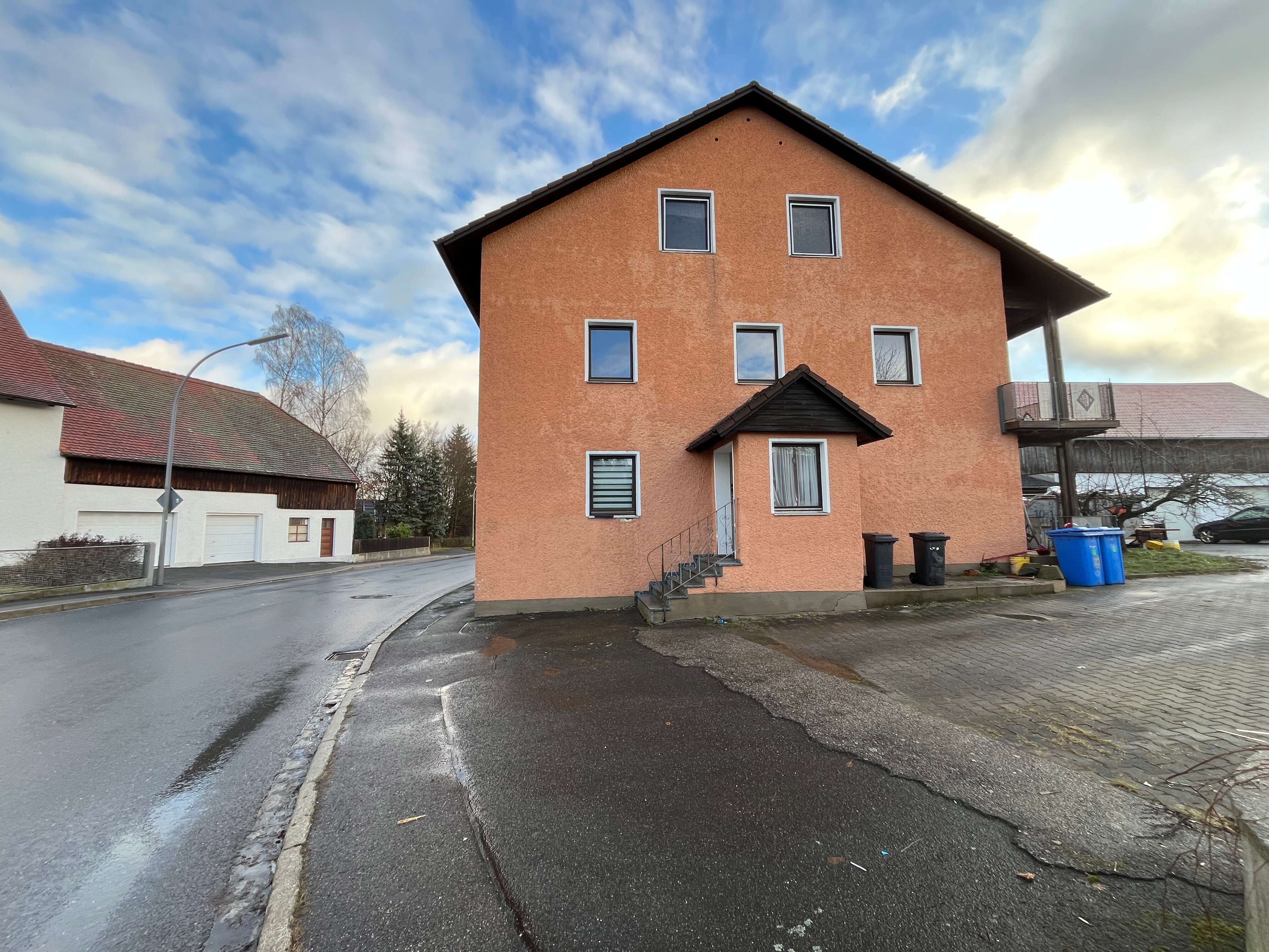 Mehrfamilienhaus zum Kauf als Kapitalanlage geeignet 240.000 € 10 Zimmer 352,4 m²<br/>Wohnfläche 1.200 m²<br/>Grundstück Moosbach Moosbach 92709