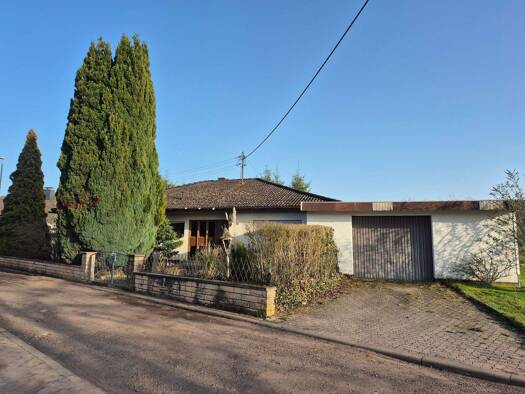 Bungalow zum Kauf 399.900 € 6 Zimmer 140 m² 811 m² Grundstück frei ab sofort Wasgaustr. 19 Busenberg 76891