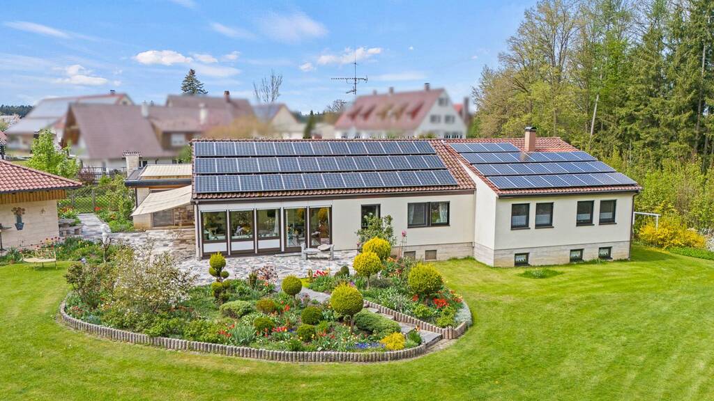 Einfamilienhaus zum Kauf 1.100.000 € 7,5 Zimmer 294,4 m² 10.099 m² Grundstück Bußmannshausen Schwendi-Bußmannshausen 88477