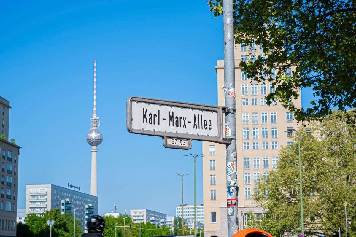 2 Zimmer mit *Balkon*: Gründerzeit-Wohnung im beliebten Friedrichshain - nahe Volkspark! – Eckertstraße 17, 10249 Berlin – Vorschaubild 15