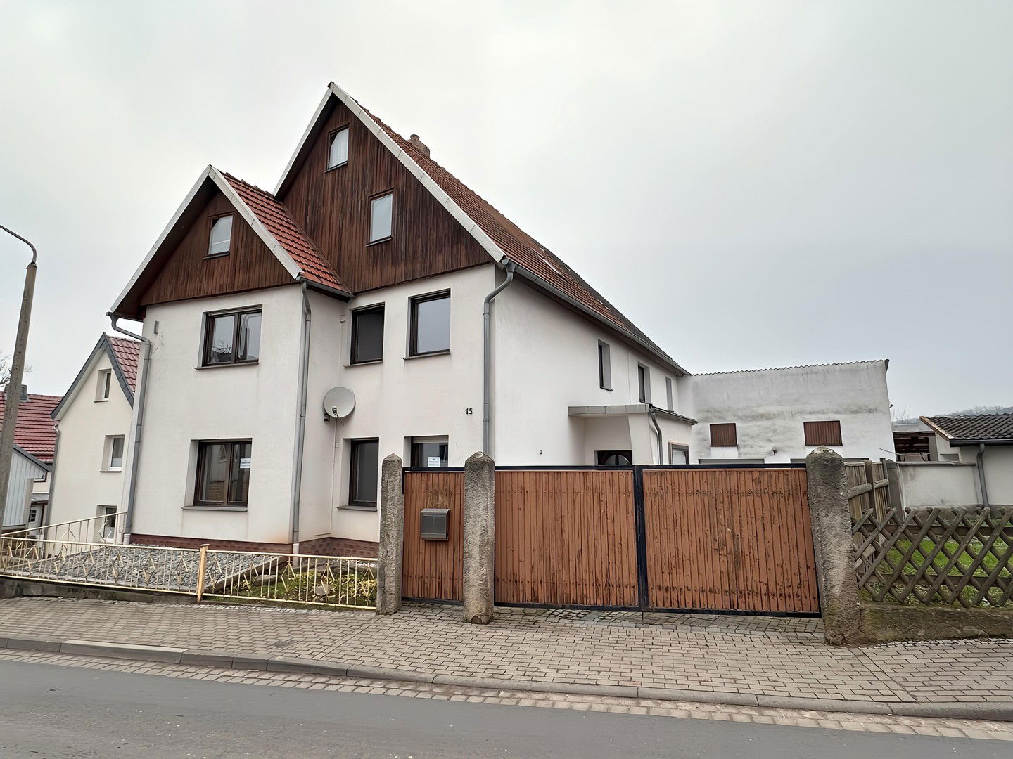 Reihenendhaus zum Kauf provisionsfrei 105.000 € 10 Zimmer 225 m²<br/>Wohnfläche 748 m²<br/>Grundstück Hauptstraße 15 Weißenborn-Lüderode Weißenborn-Lüderode 37345