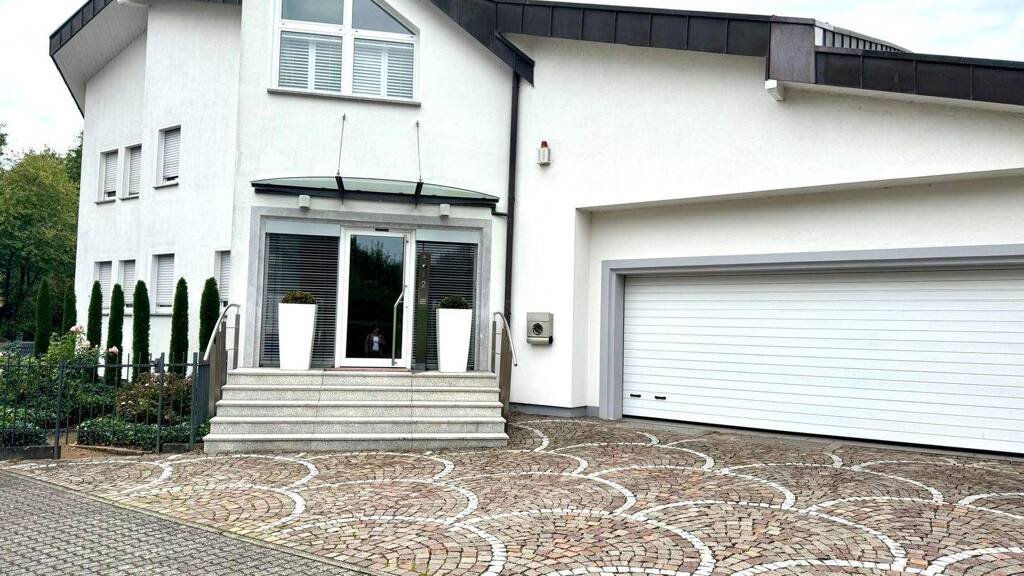 Villa zum Kauf 799.000 € 9 Zimmer 386,3 m² 1.341 m² Grundstück frei ab sofort Salmünster Bad Soden-Salmünster 63628