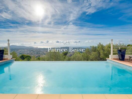 Haus zum Kauf 1.555.000 € 8 Zimmer 270 m² 10.521 m² Grundstück Place d'Armes Toulon 83000