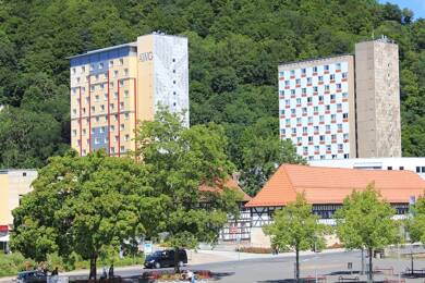 Wohnung zur Miete 373 € 2 Zimmer 54,3 m² 7. Geschoss Friedrich-König-Straße 11 Suhl Suhl 98527